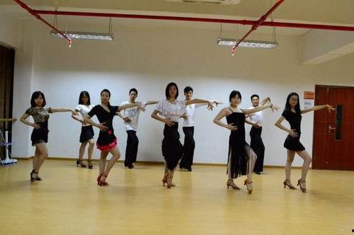 大荔成人舞蹈活动视频,活力四射,舞动青春风采