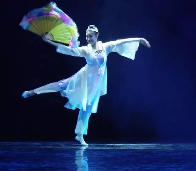 成人划大船的舞蹈视频,成人划大船舞蹈风采展示